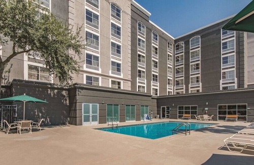 Arsenal House | 4 x King Bed Studio Suite in La Quinta Inn by Wyndham San Antonio Downtown
