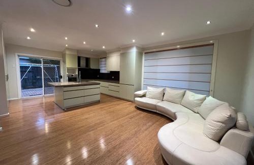 Beecroft House | 4 Yellow Room