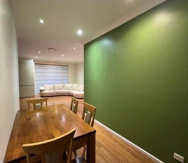 Beecroft House | 4 Yellow Room
