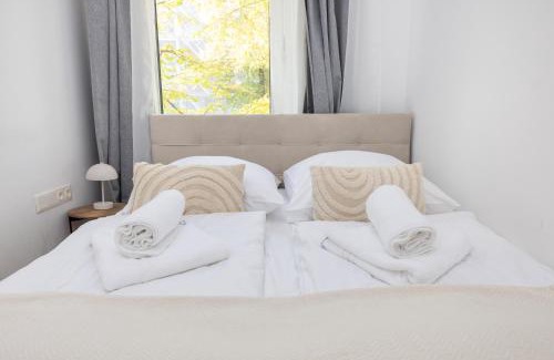 Neukoelln Apartment | 4 Zimmer Große Küche Balkon am Maybachufer