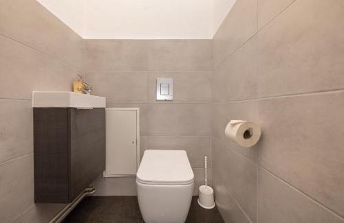 Neukoelln Apartment | 4 Zimmer Große Küche Balkon am Maybachufer