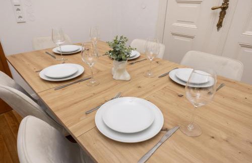Neukoelln Apartment | 4 Zimmer Große Küche Balkon am Maybachufer