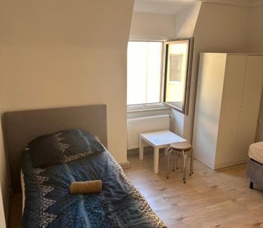 Links der Wertach-Sud Apartment | 4-Zimmer Wohnung mit 7 Betten Ideal für Familien oder Gruppen