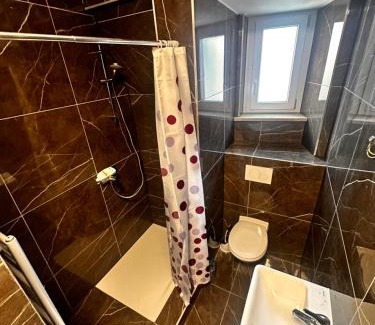Links der Wertach-Sud Apartment | 4-Zimmer Wohnung mit 7 Betten Ideal für Familien oder Gruppen