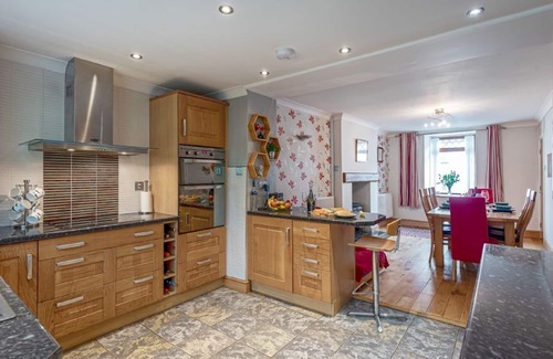 Ty Croes Cottage | 40 Church Street - a bungalow that sleeps 6 guests in 3 bedrooms