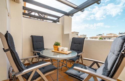 San Luis de Sabinillas Apartment | 40 Comfortable apartment next to Puerto De La Duquesa