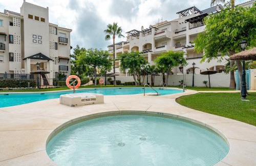 San Luis de Sabinillas Apartment | 40 Comfortable apartment next to Puerto De La Duquesa