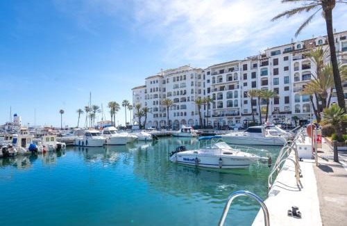 San Luis de Sabinillas Apartment | 40 Comfortable apartment next to Puerto De La Duquesa