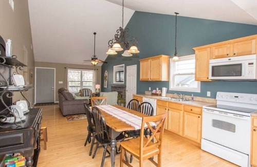 Taylorsville House | 40- Lake & Bourbon Trail Getaway
