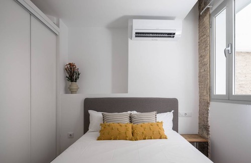 Doctor Barraquer-Grupo Renfe-Policlinico Apartment | 40 m² Apartment ∙ 2 bedrooms ∙ 5 guests