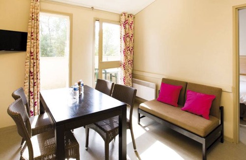 Greoux-les-Bains Resort | 40 m² Resort ∙ 2 bedrooms ∙ 4 guests