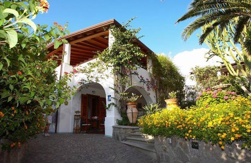 Lipari Historic Centre Apartment | 40 m² Serviced apartment ∙ 5 guests