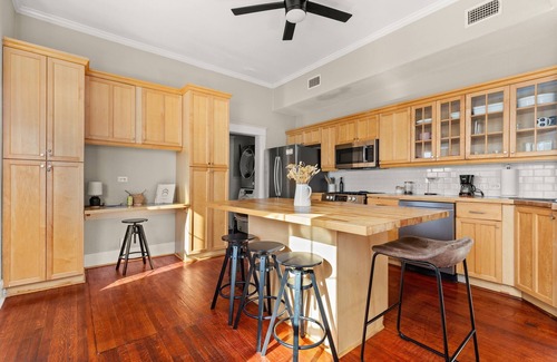 Tobin Hill House | 40% Monthly Discount Pearl Townhomes Combined. Sleeps 16