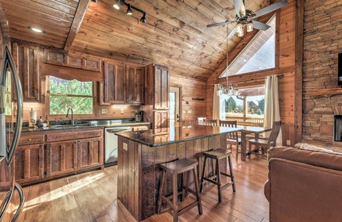 Morganton Cabin | 40% Off 10 min>Blue Ridge Mountain Views Hot Tub Firepit Game Room Fishing Pond