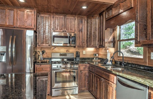 Morganton Cabin | 40% Off 10 min>Blue Ridge Mountain Views Hot Tub Firepit Game Room Fishing Pond
