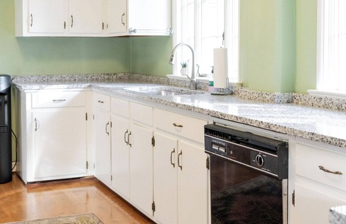 North Charleston House | 40 % OFF SEPT! ~ AC! ~ Hobson House ~ 15min to Downtown ~ Game Room ~ Fire Pit
