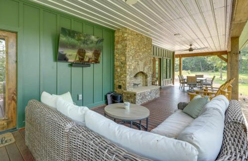 Coosa House | 400 Acres on Lavender Mtn Getaway with Hot Tub!
