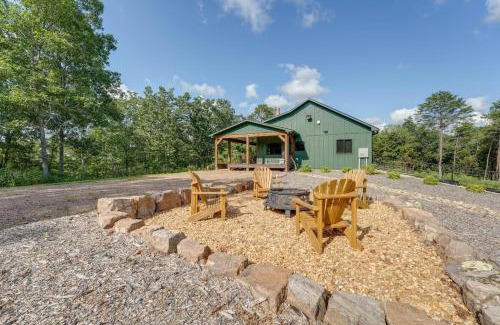 Coosa House | 400 Acres on Lavender Mtn Getaway with Hot Tub!