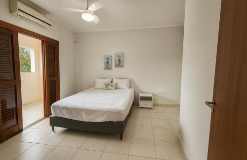 Boraceia House | 400 m te Separam das Areias da Praia de Boraceia, casa com piscina aquecida para ate 12 pessoas