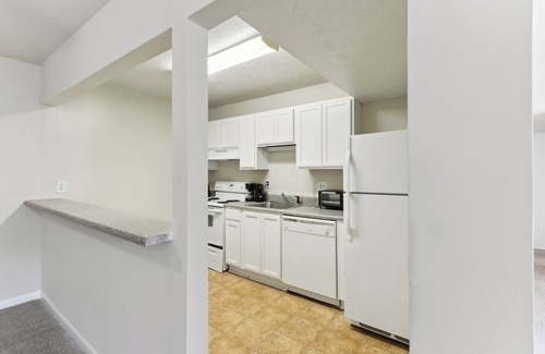 Atlanta Apartment | 400 Winchester 2 Bed 2 Bath Newly Furnished