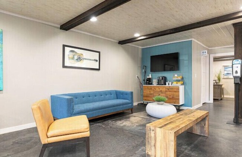 Atlanta Apartment | 400 Winchester 2 Bed 2 Bath Newly Furnished
