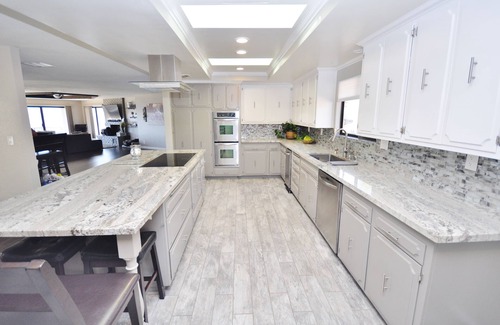 Escondido House | 4000+ Sqft Modern Ranch on 10+ Acres with Resort Style Pool and Spa - Views!