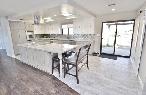 Escondido House | 4000+ Sqft Modern Ranch on 10+ Acres with Resort Style Pool and Spa - Views!