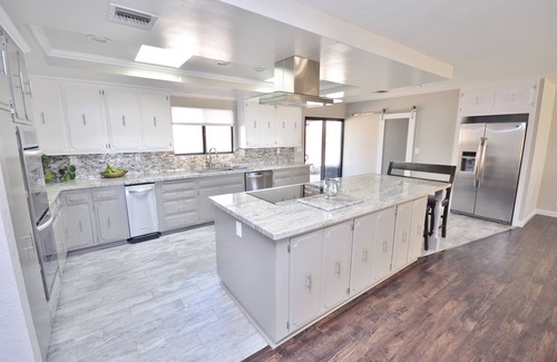 Escondido House | 4000+ Sqft Modern Ranch on 10+ Acres with Resort Style Pool and Spa - Views!