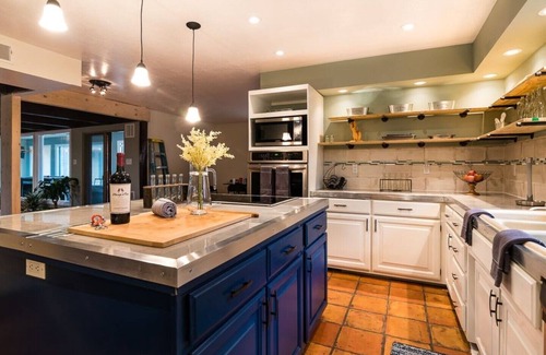 Albuquerque House | 🌄4000ft Modern Retreat🏊‍♂️Pool♨️Hot Tub🧳Sleeps 18 & Mountain Views