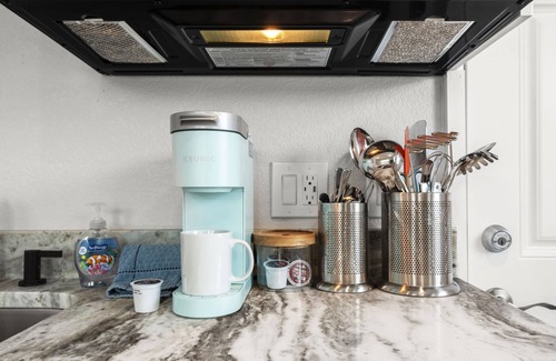 Dunedin Cottage | 401 B The Pink Studio with Kitchenette