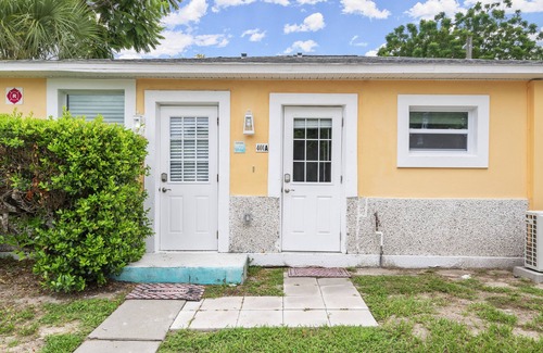 Dunedin Cottage | 401 B The Pink Studio with Kitchenette