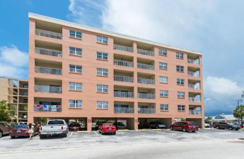 Madeira Beach House | 401 Beach Place Condos