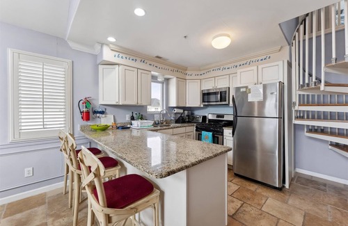 Diamond Beach Condo | 401 E Raleigh Ave, Unit B