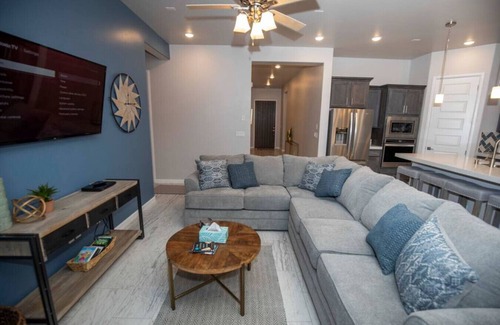 Las Cruces House | 4014/Russ Modern · New Home in Quiet Neighborhood - Relax and Enjoy