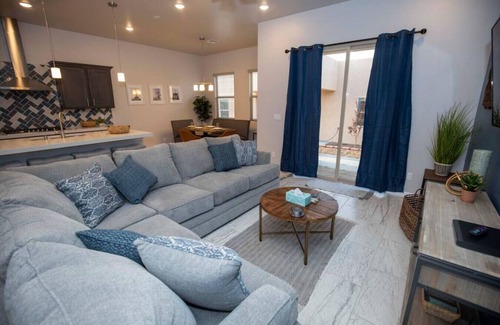 Las Cruces House | 4014/Russ Modern · New Home in Quiet Neighborhood - Relax and Enjoy