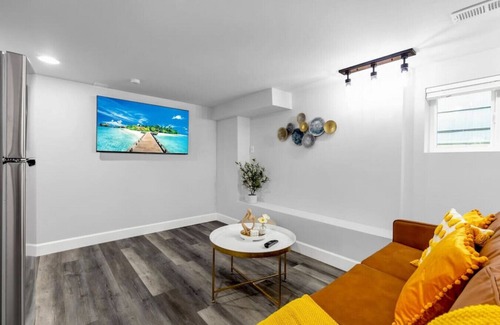 Wallingford House | 4016 Lower B · 2b1b Modern Unit Central/3 mins to Gas Works Park