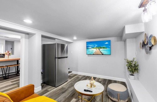 Wallingford House | 4016 Lower B · 2b1b Modern Unit Central/3 mins to Gas Works Park