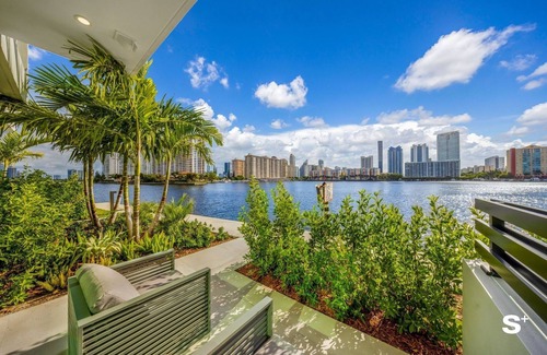 Eastern Shores House | 4016 Townhome