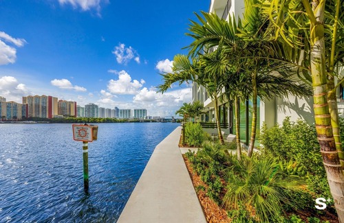 Eastern Shores House | 4016 Townhome