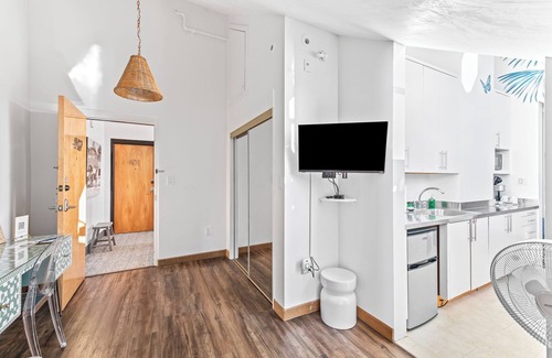 Seacrest Beach Hotel | 402 Rosemary Beach Inn - Includes Beach Chairs & Complimentary Breakfast + Access to 4 Pools