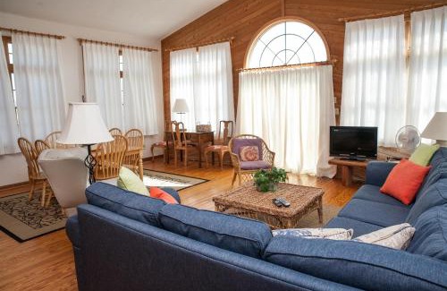 Avon House | 40399 Beachcomber Rd Home