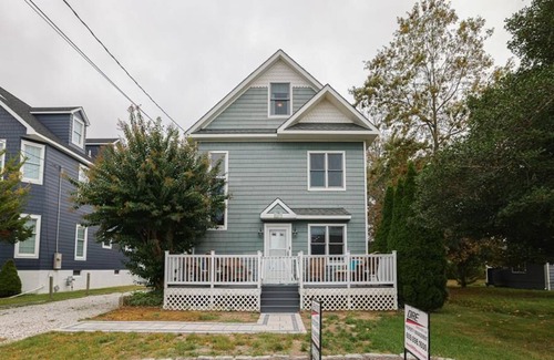 Admiral Estates House | 405 Pittsburgh Ave Sleeps 12