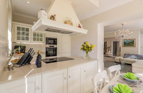 Intra Apartment | 4½-room apartment with pool and balcony in a sunny location