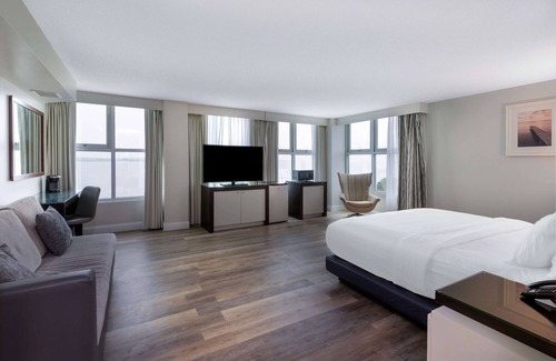 Geneva Hotel | 41 Lakefront Hotel, Trademark Collection By Wyndham