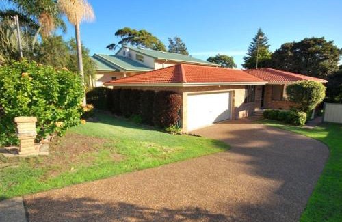 Shoal Bay House | 41 Leonard Avenue boat parking aircon