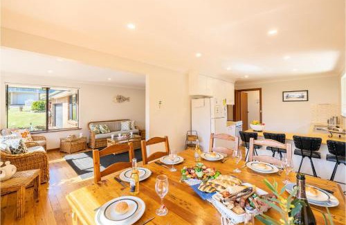 Shoal Bay House | 41 Leonard Avenue boat parking aircon