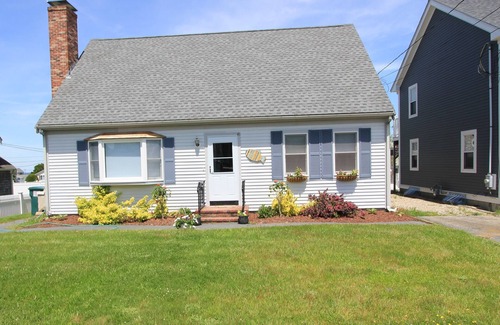 Sandwich House | 41 Tupper Ave- Renovated Pet-friendly Home, .3 Miles to Beach, Prime Location