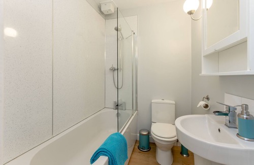 Leith Apartment | 414 - Lochend Road Apartment