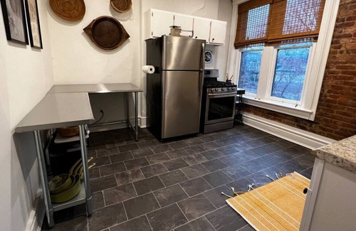 Old Louisville Apartment | 416 #2 · Stellar Suites | Modern Farmhouse Apt | StJames Ct