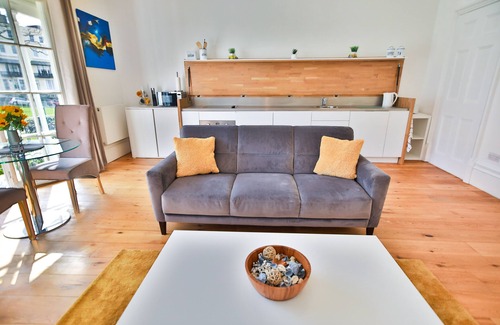 Hastings Apartment | 41B Wellington Suites